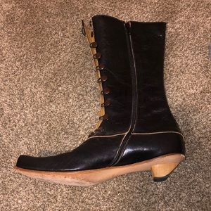 Cydwoq vintage dark brown boots